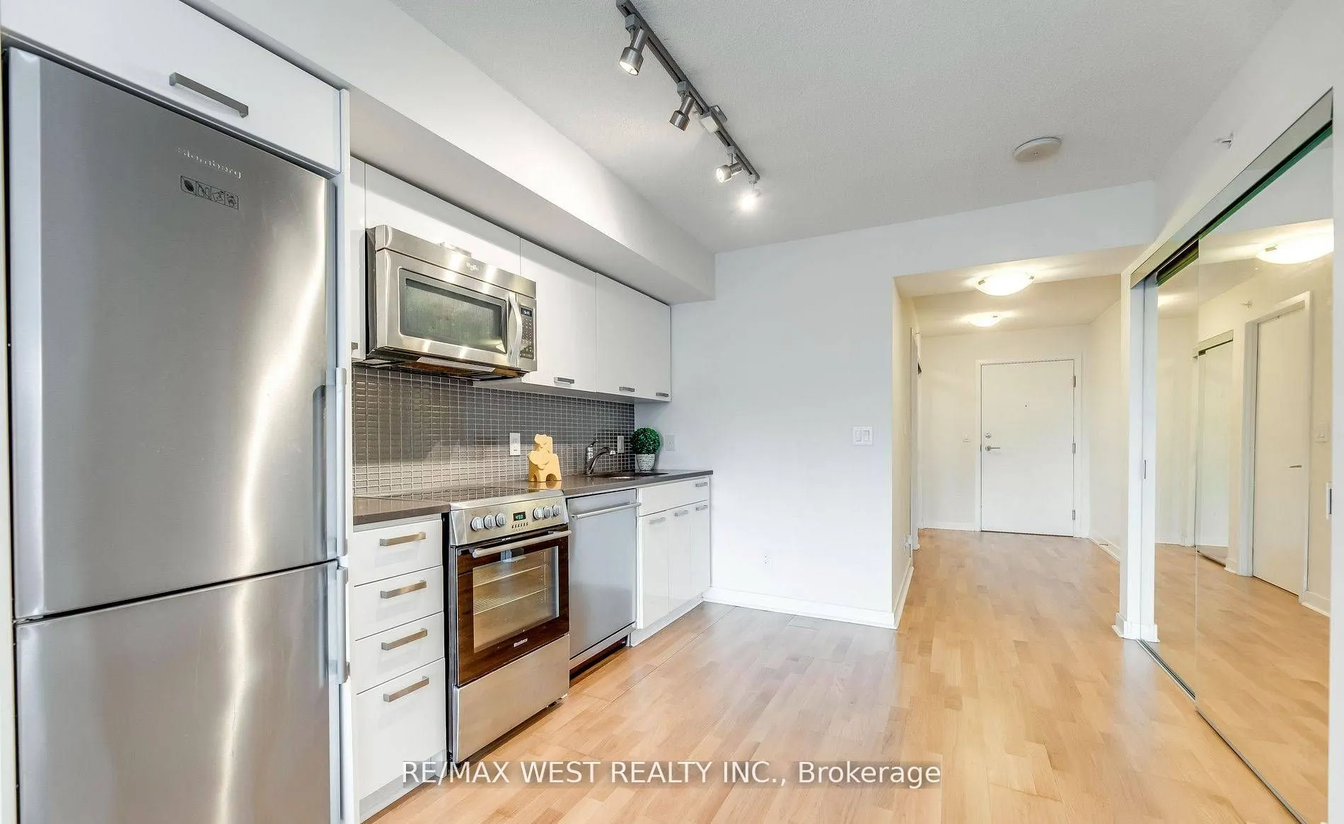 295 Adelaide Street W, #802