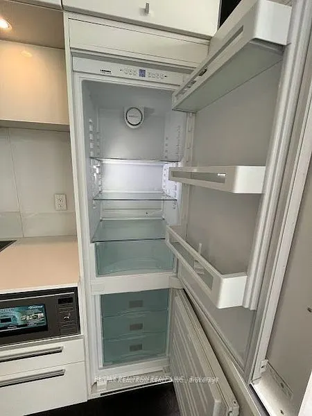 15 Grenville Street, #2706