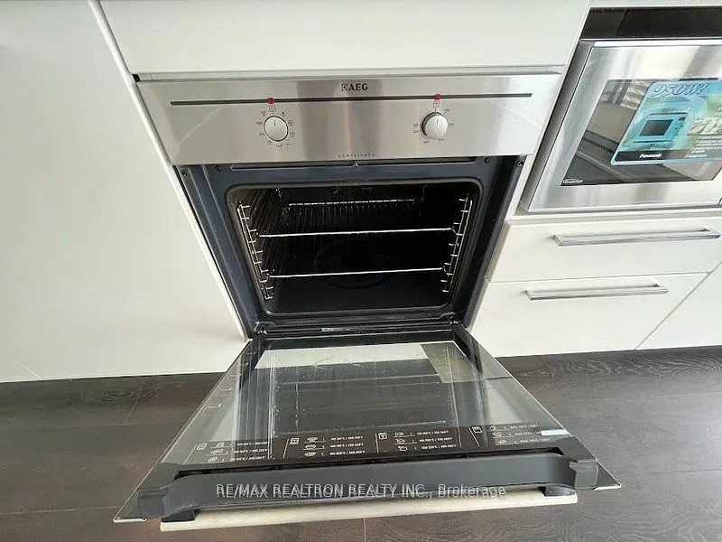 15 Grenville Street, #2706