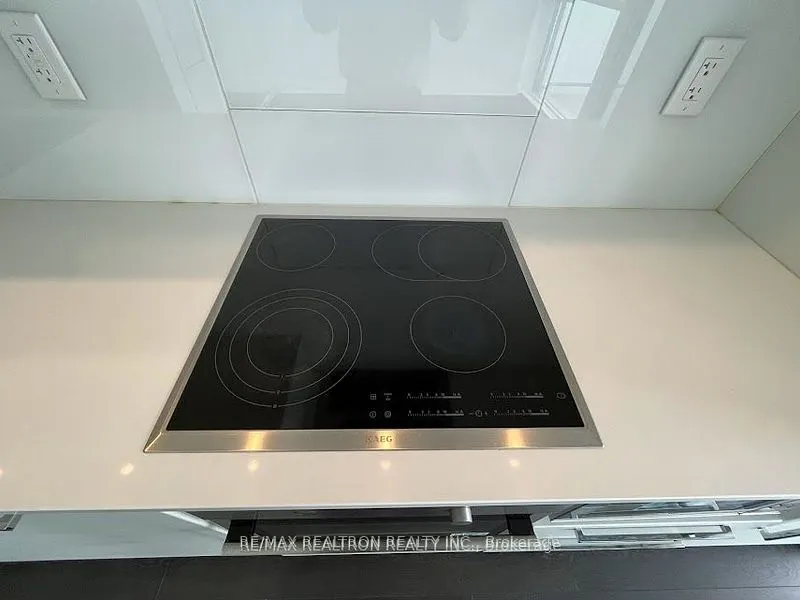 15 Grenville Street, #2706