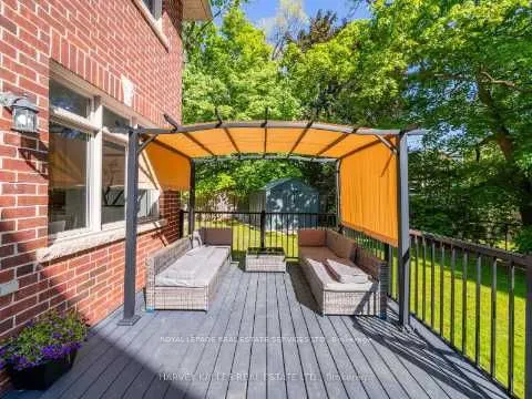 21A Roycrest Avenue