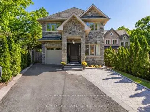 21A Roycrest Avenue