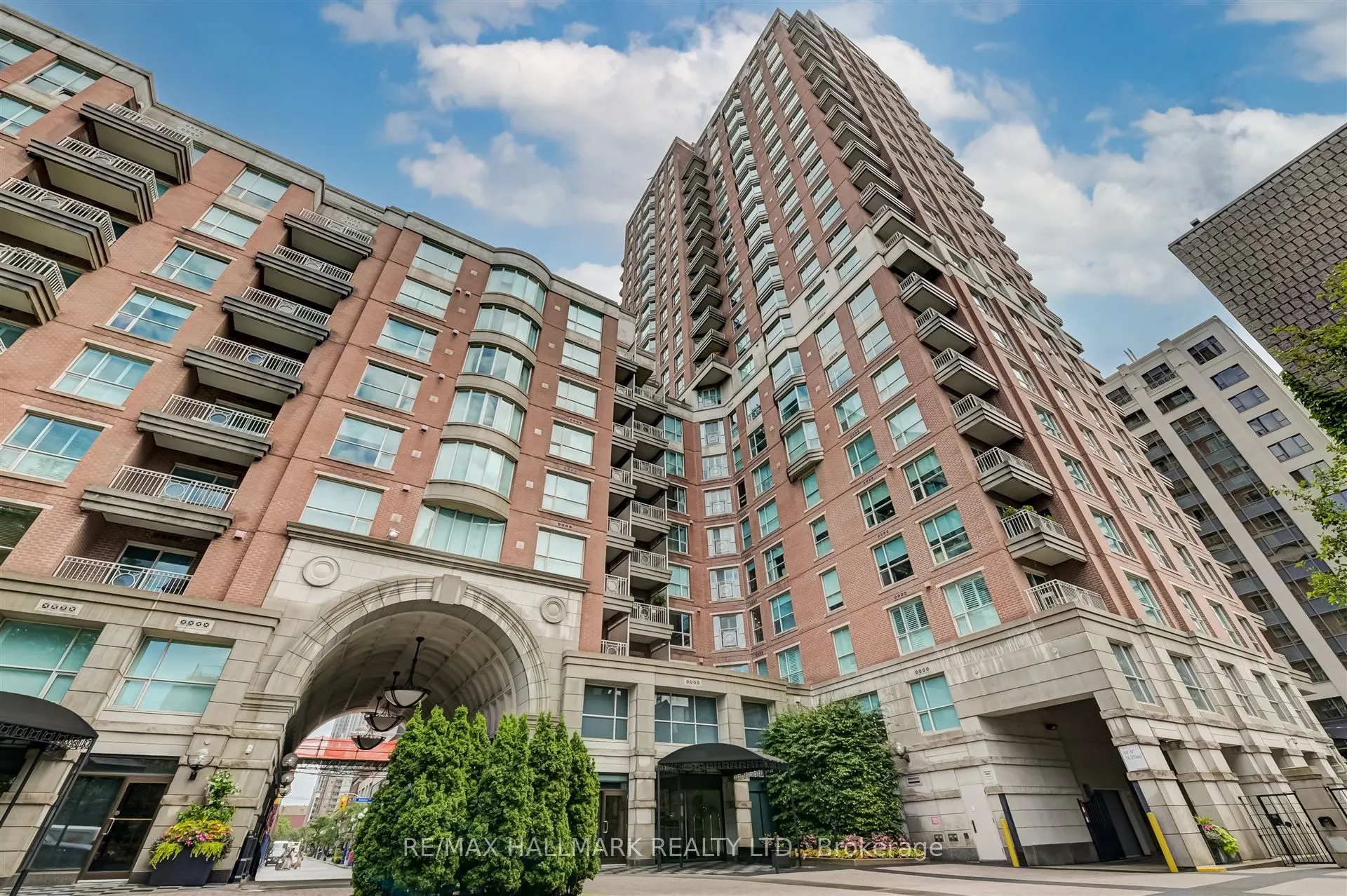 38 Avenue Road, #1201