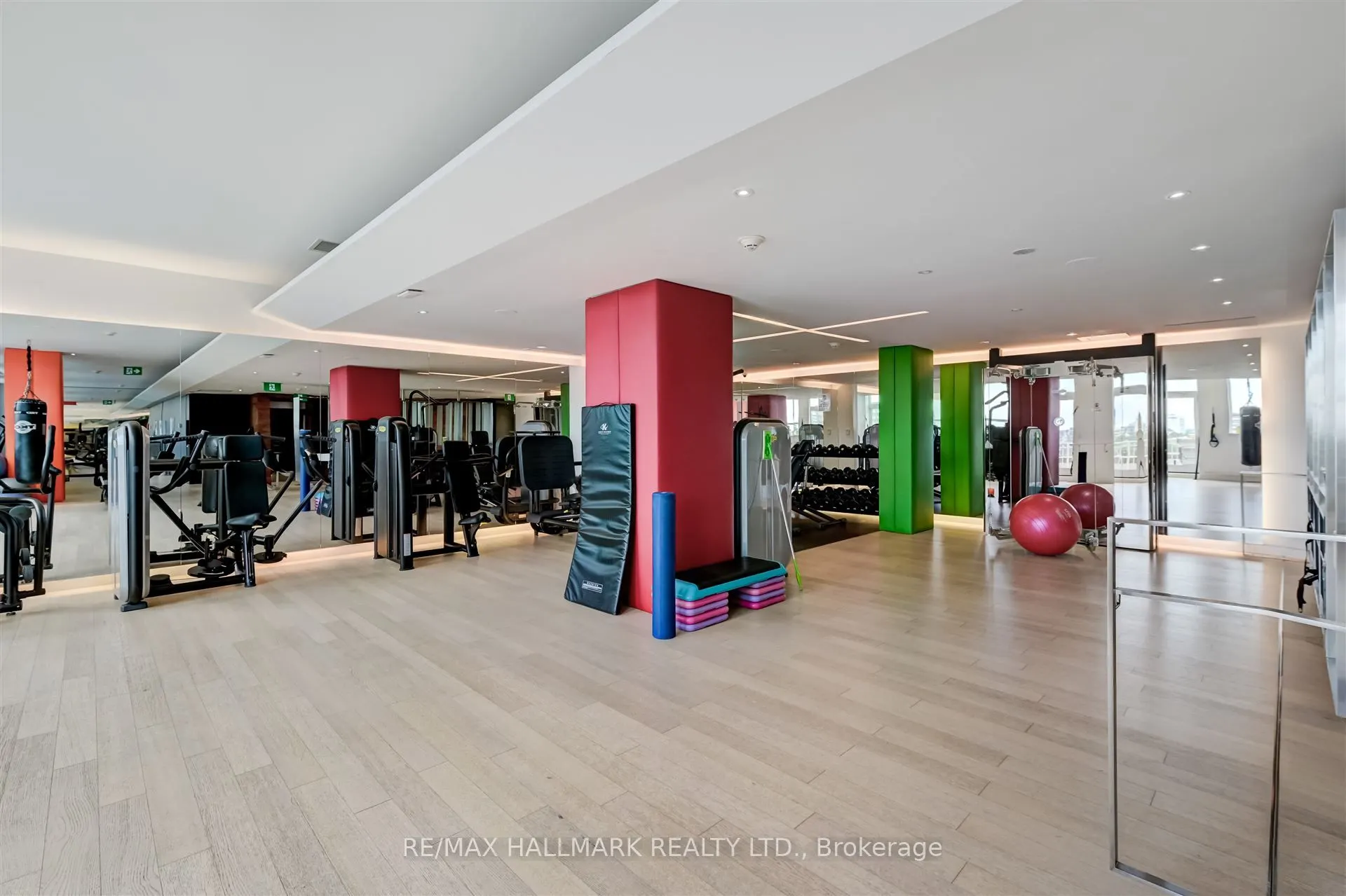 38 Avenue Road, #1201