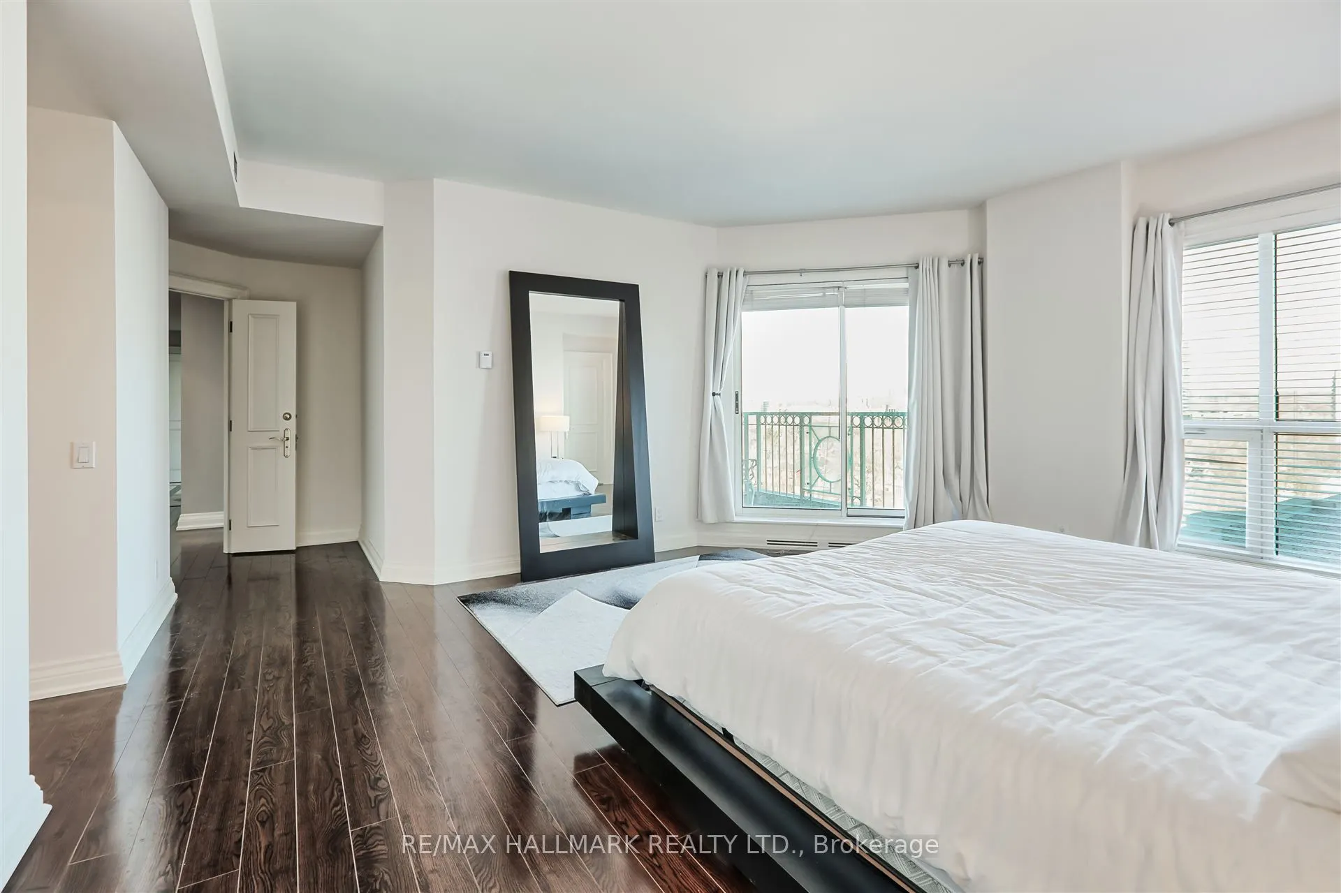 38 Avenue Road, #1201