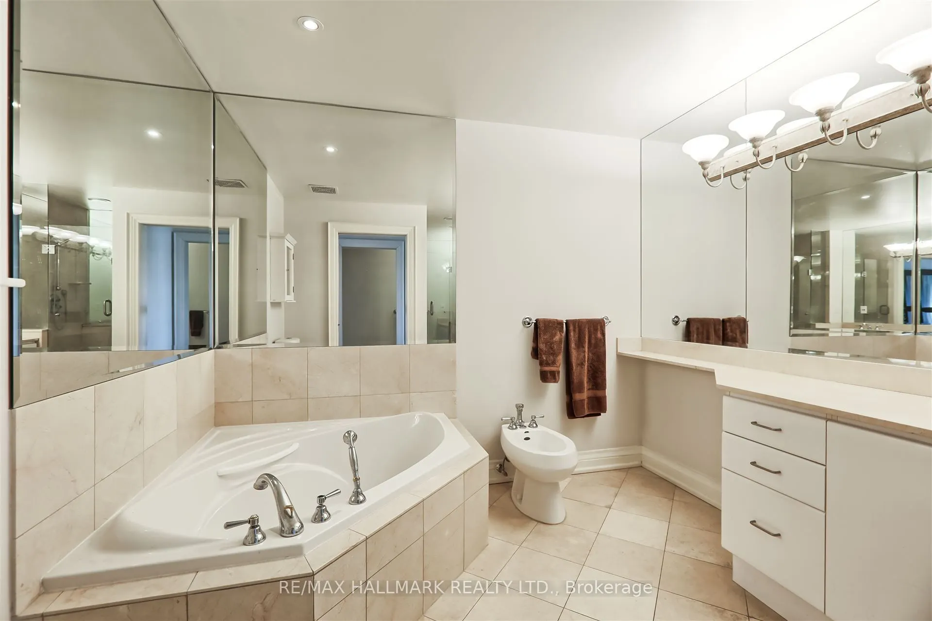 38 Avenue Road, #1201