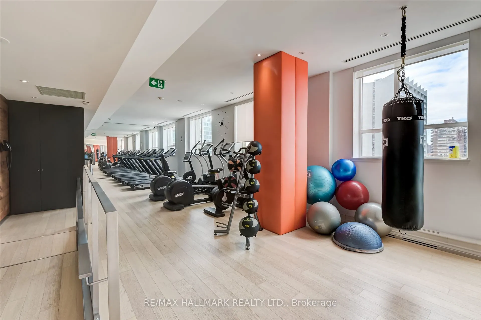 38 Avenue Road, #1201
