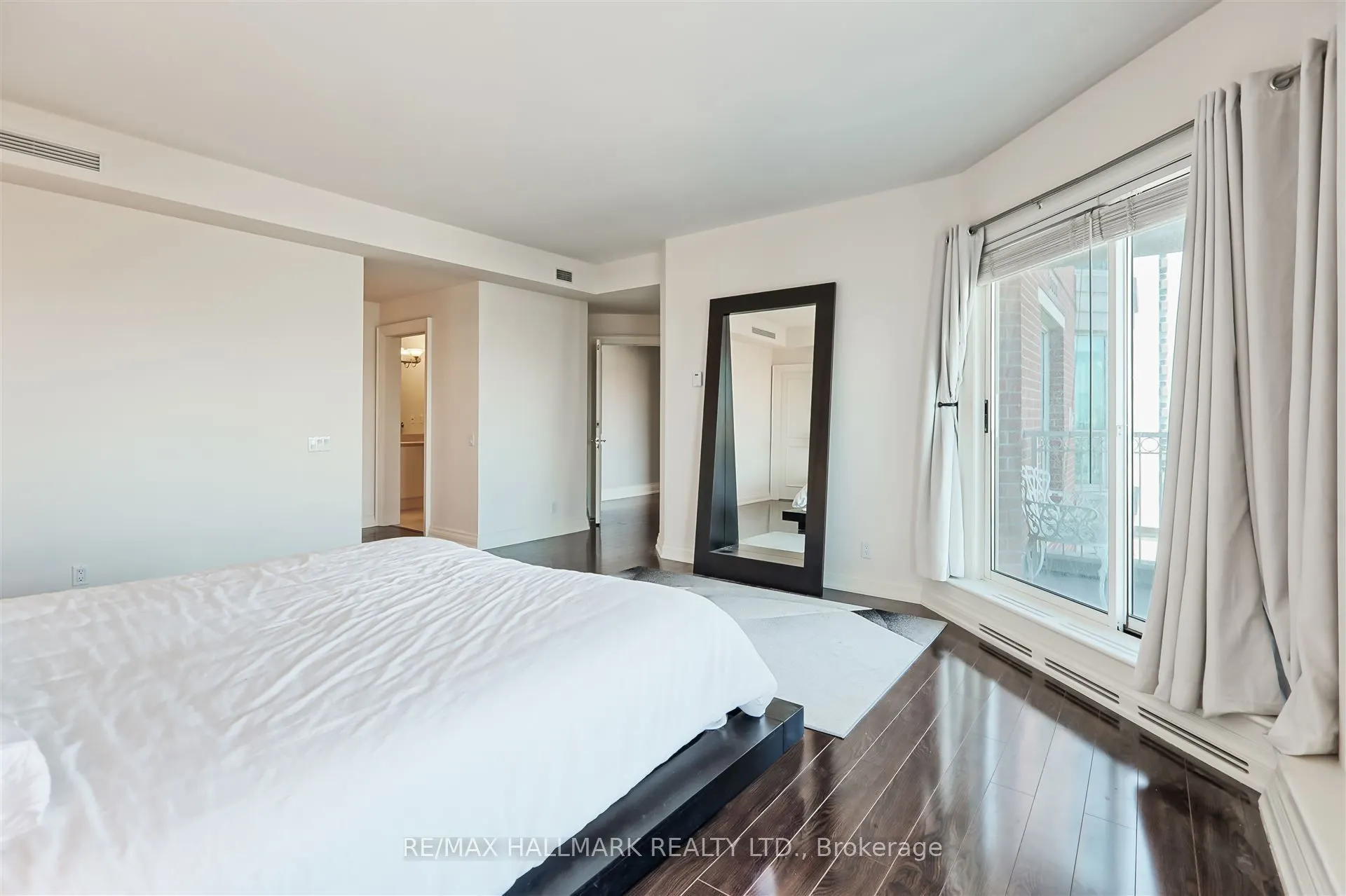 38 Avenue Road, #1201