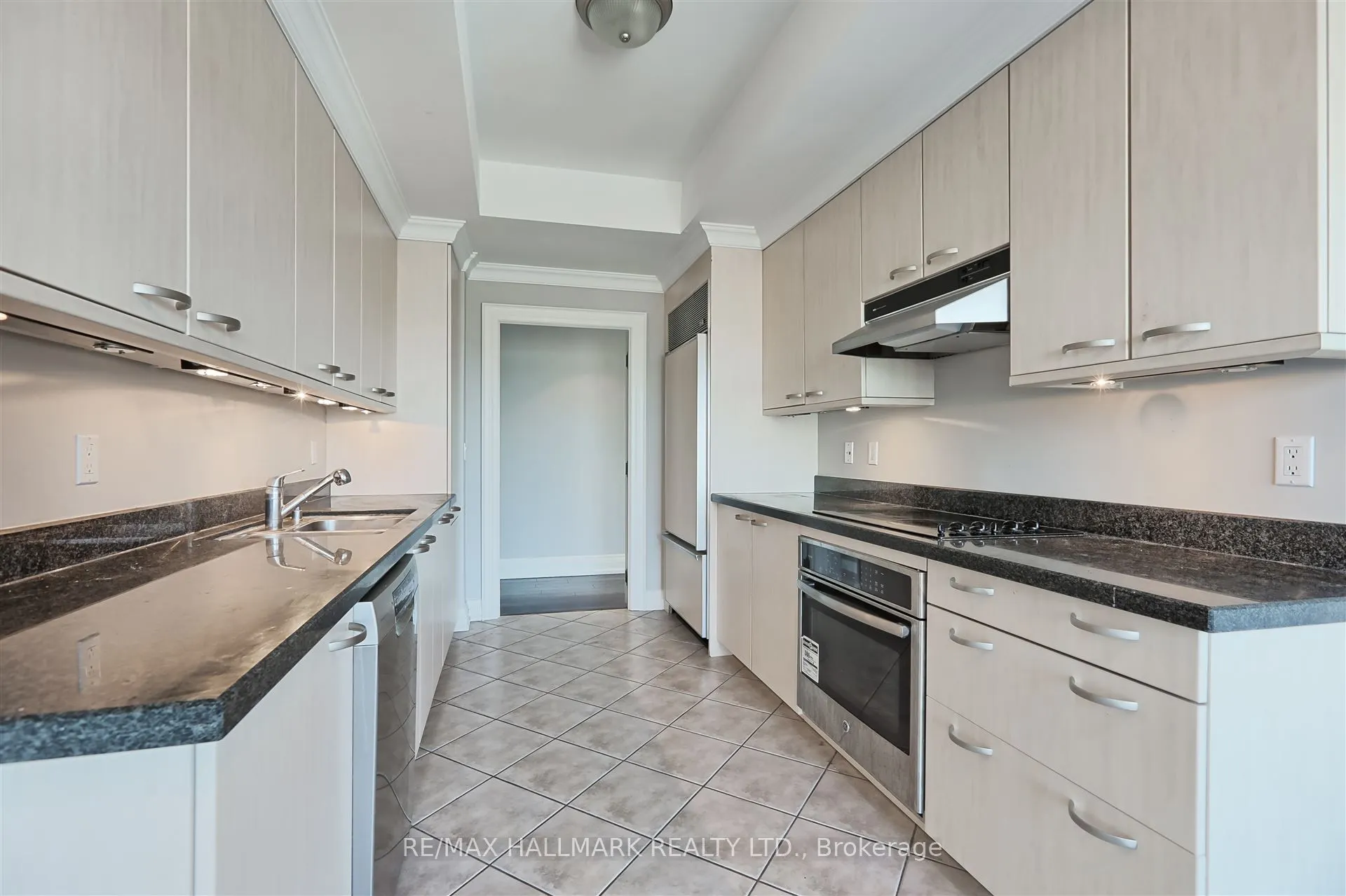 38 Avenue Road, #1201