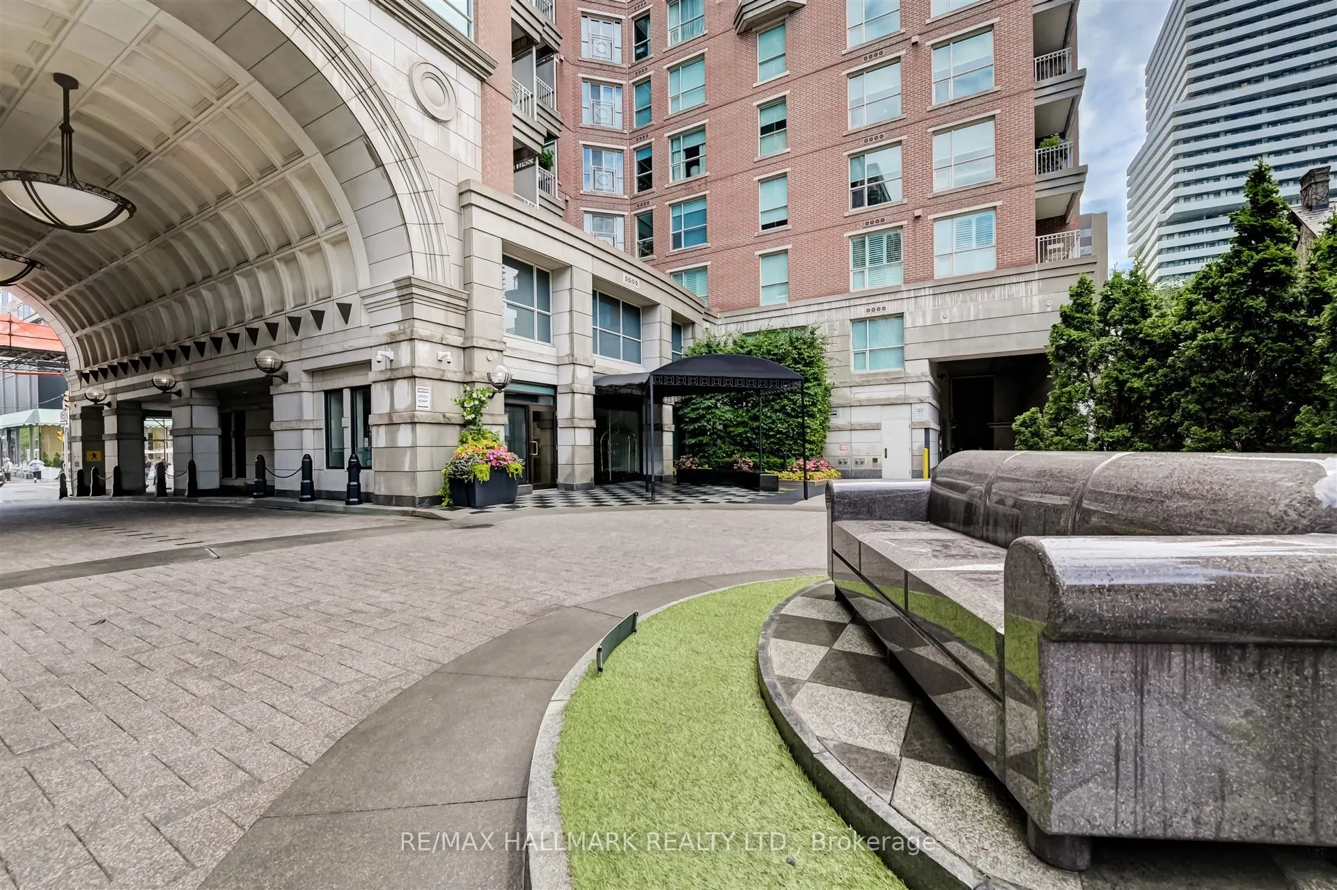 38 Avenue Road, #1201