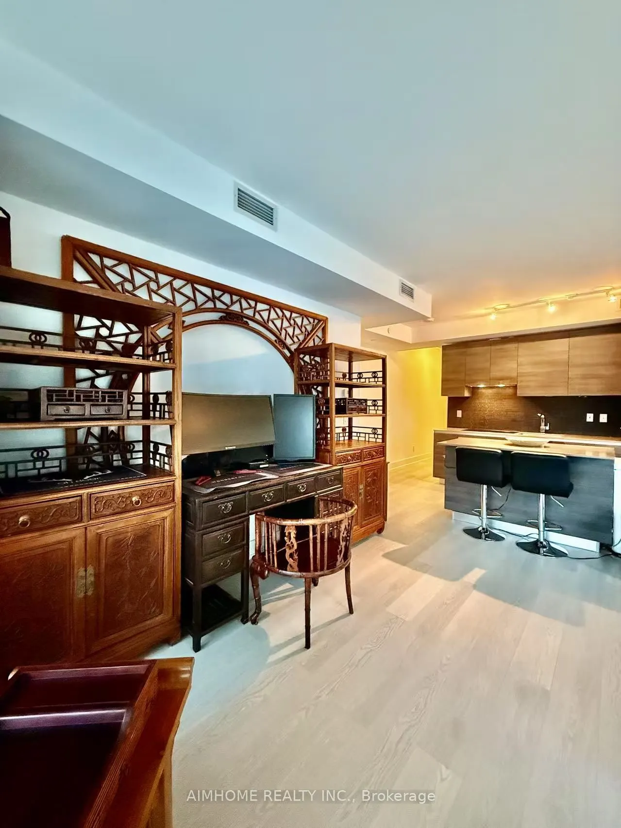 200 Bloor Street W #1405