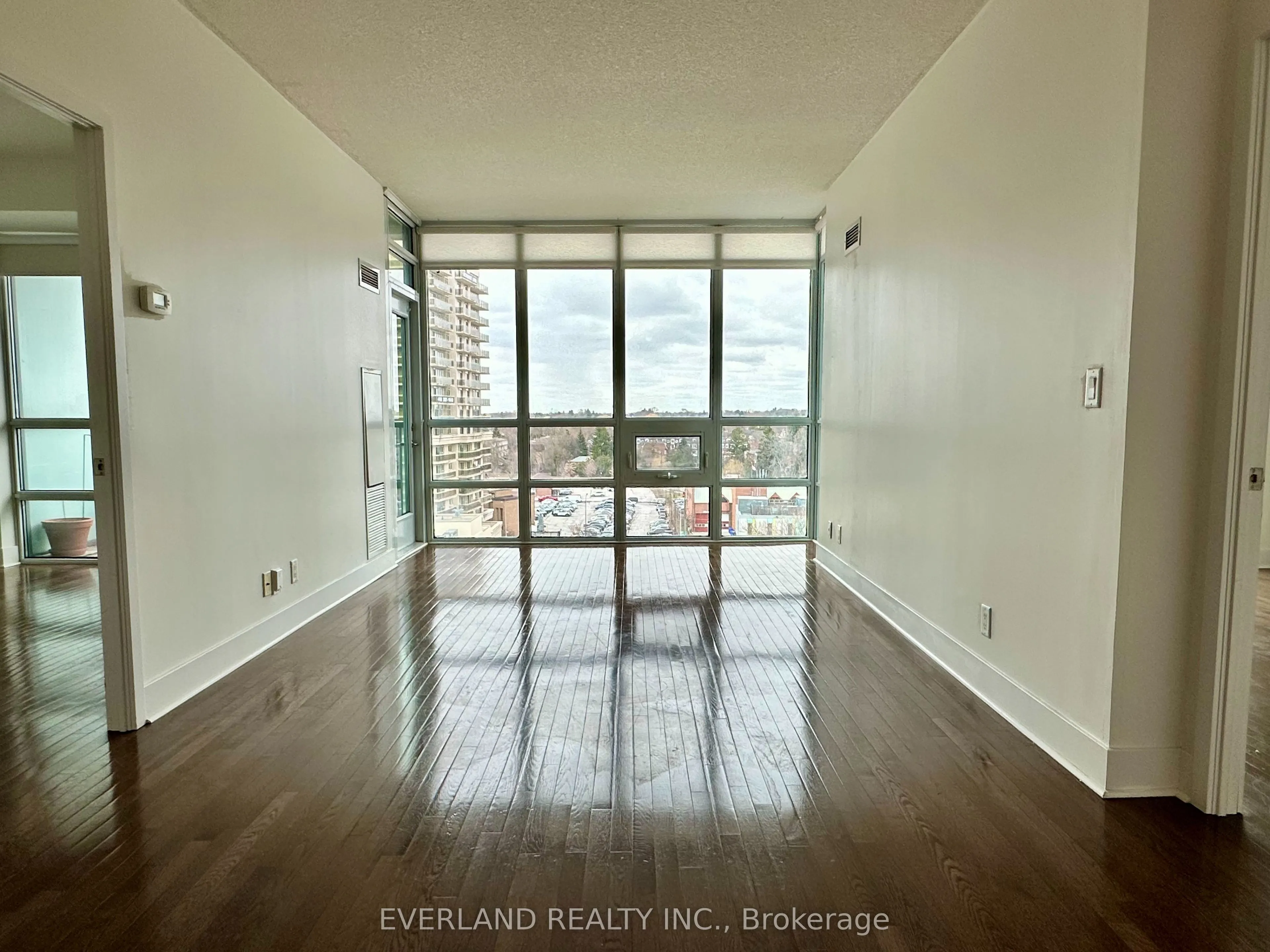 26 Norton Avenue #901