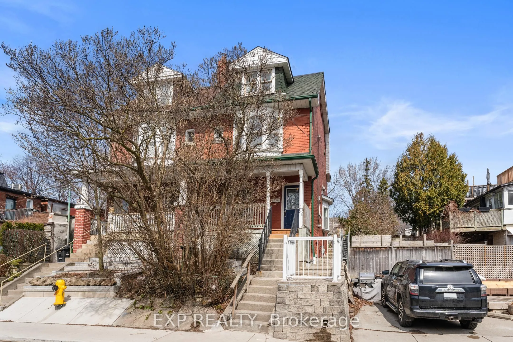 2 Dewson Street