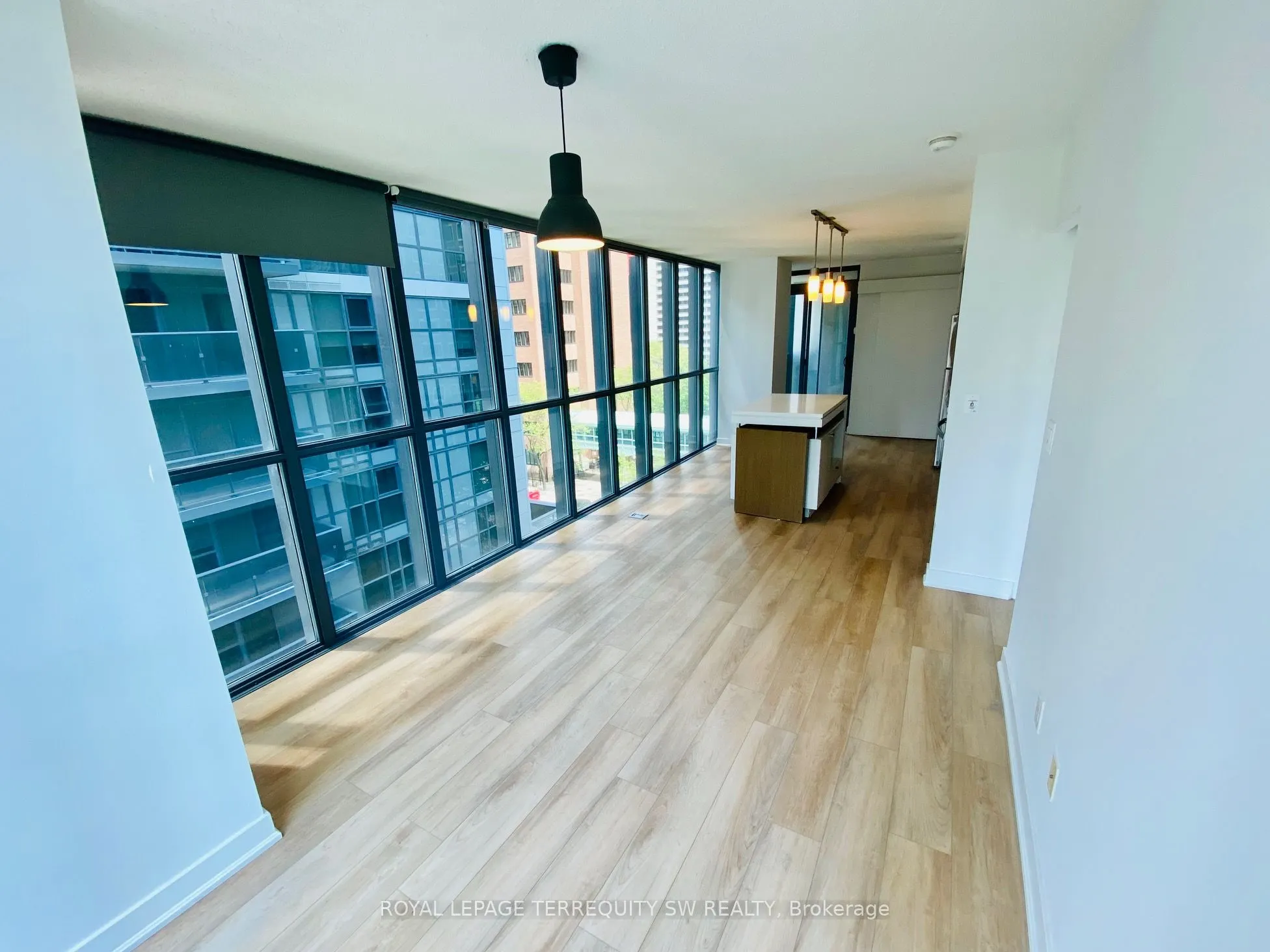 110 Charles Street E, #707