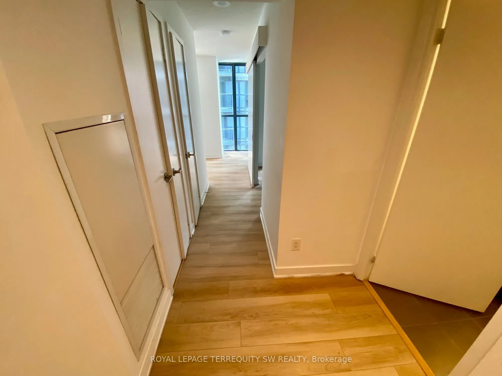 110 Charles Street E, #707