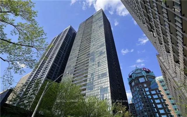 110 Charles Street E, #707