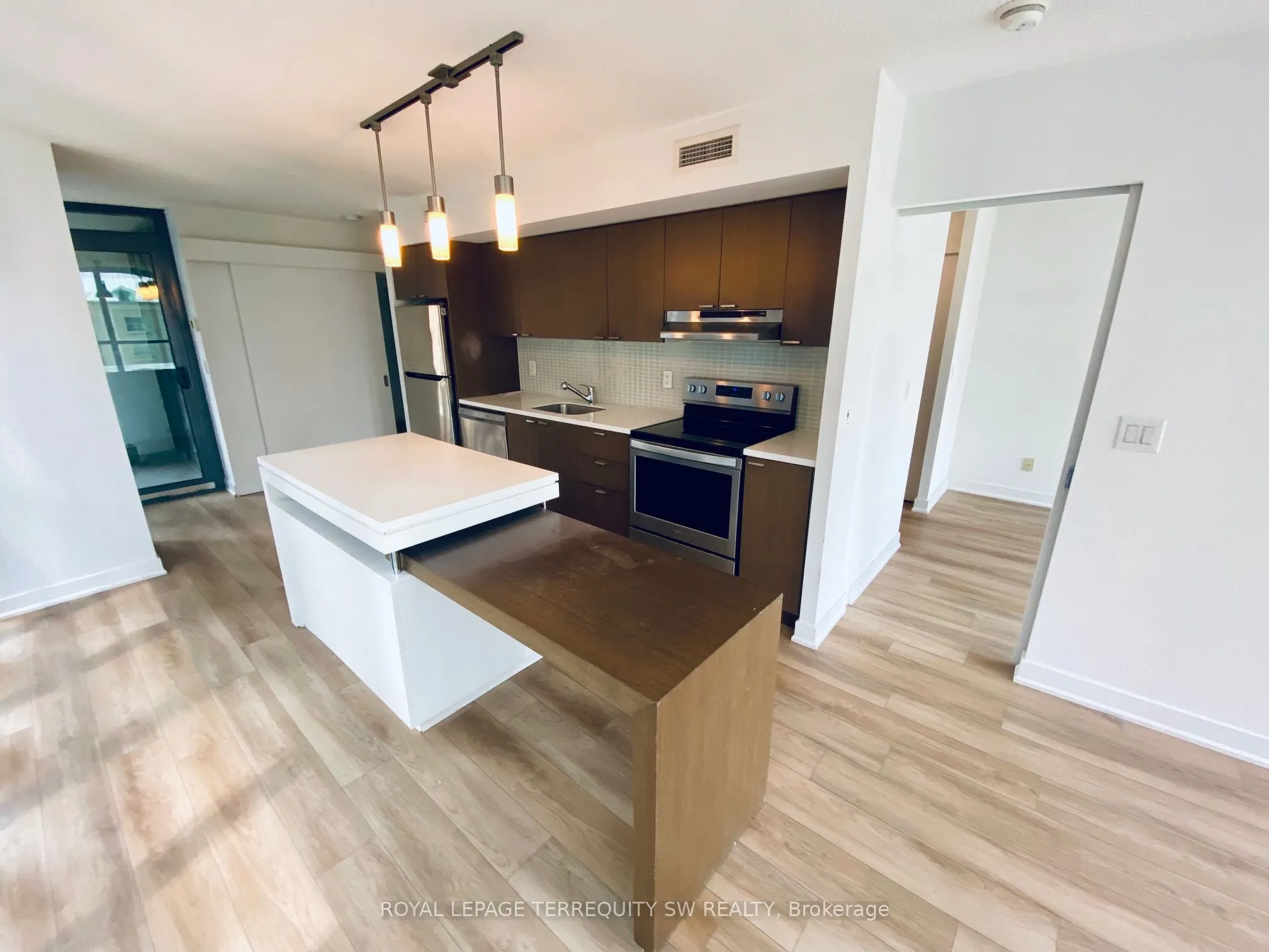 110 Charles Street E, #707