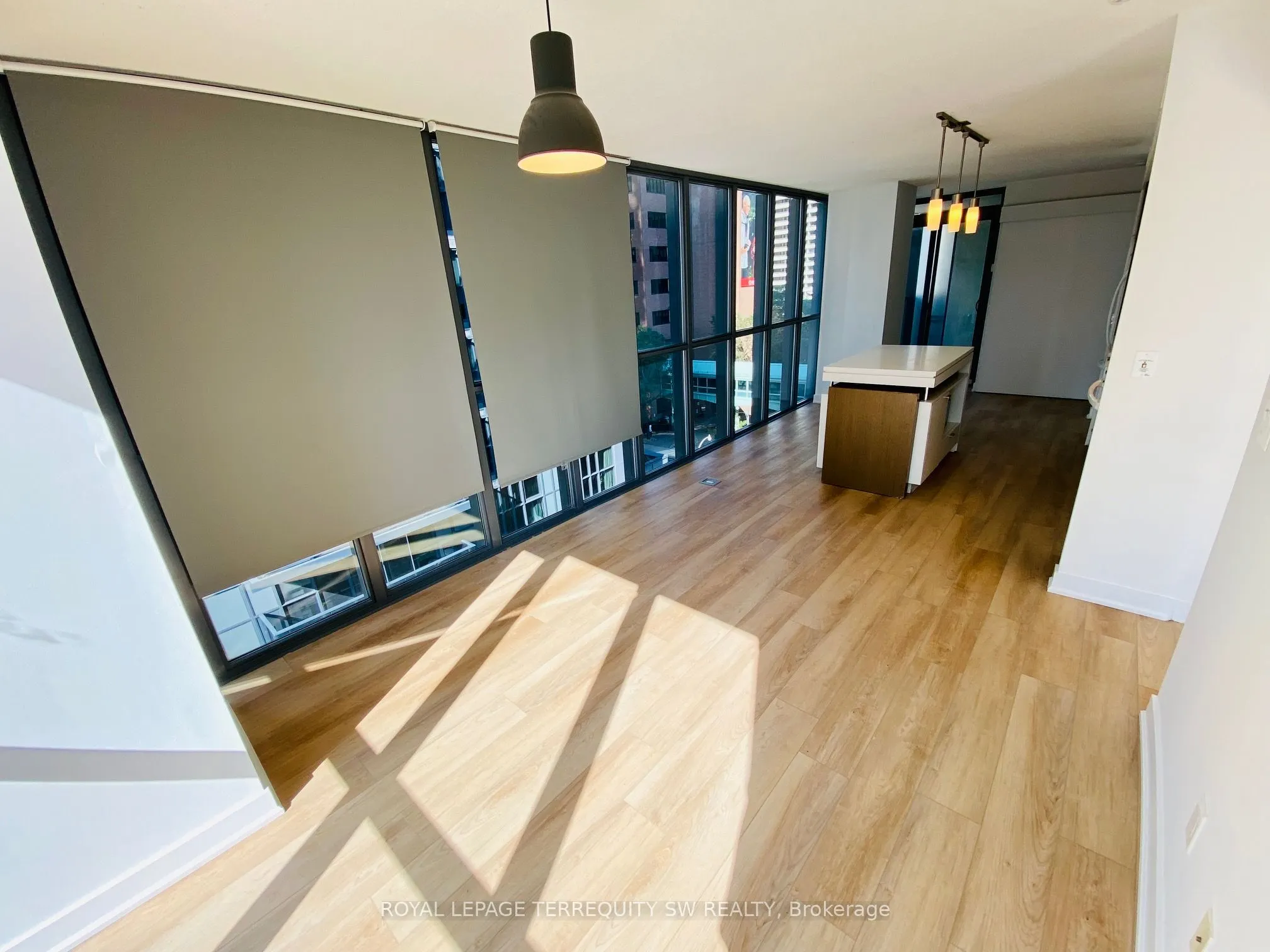 110 Charles Street E, #707