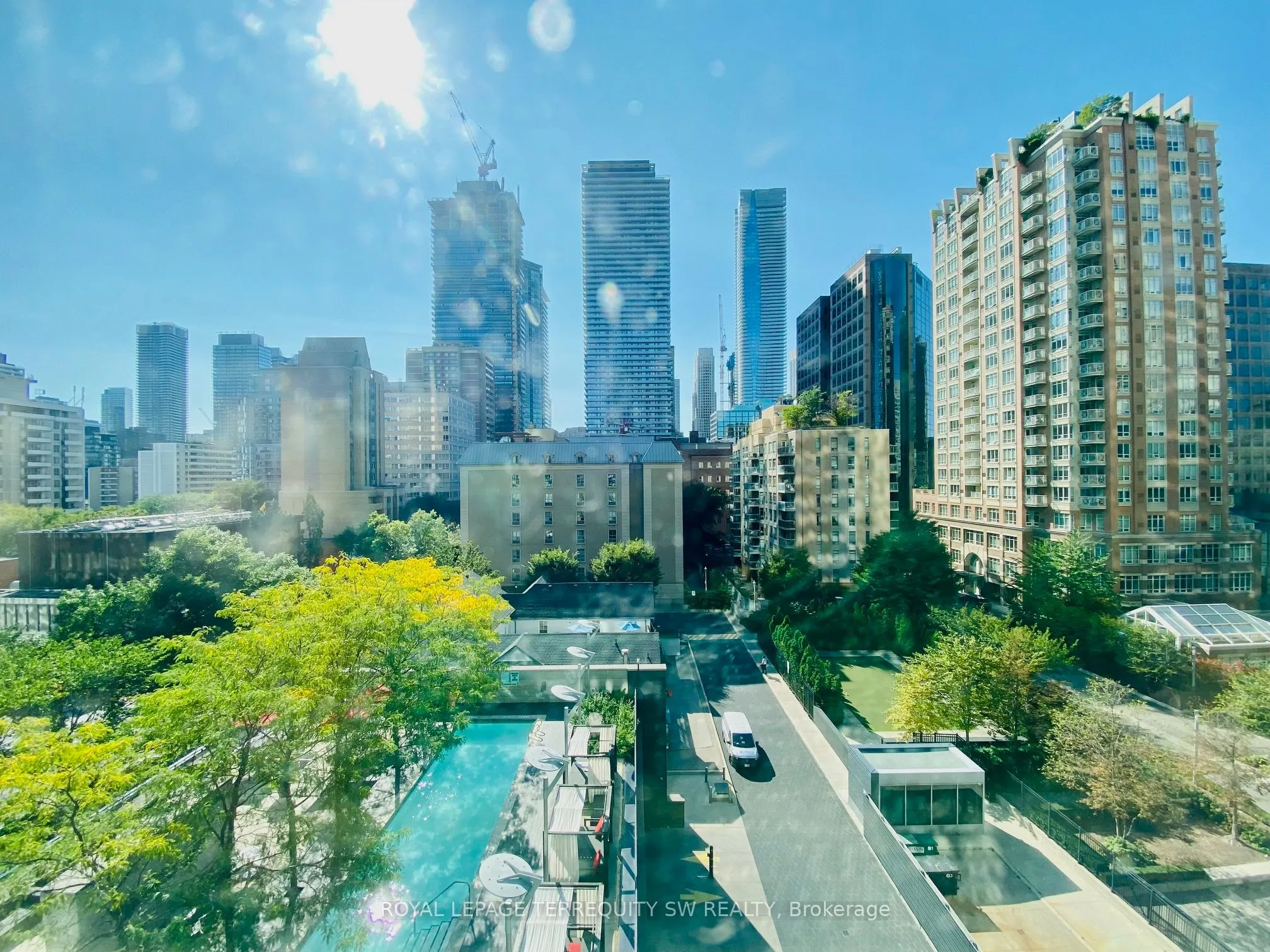 110 Charles Street E, #707