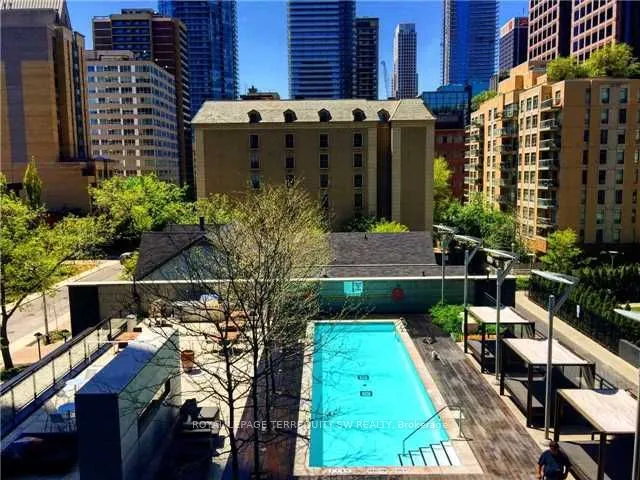 110 Charles Street E, #707