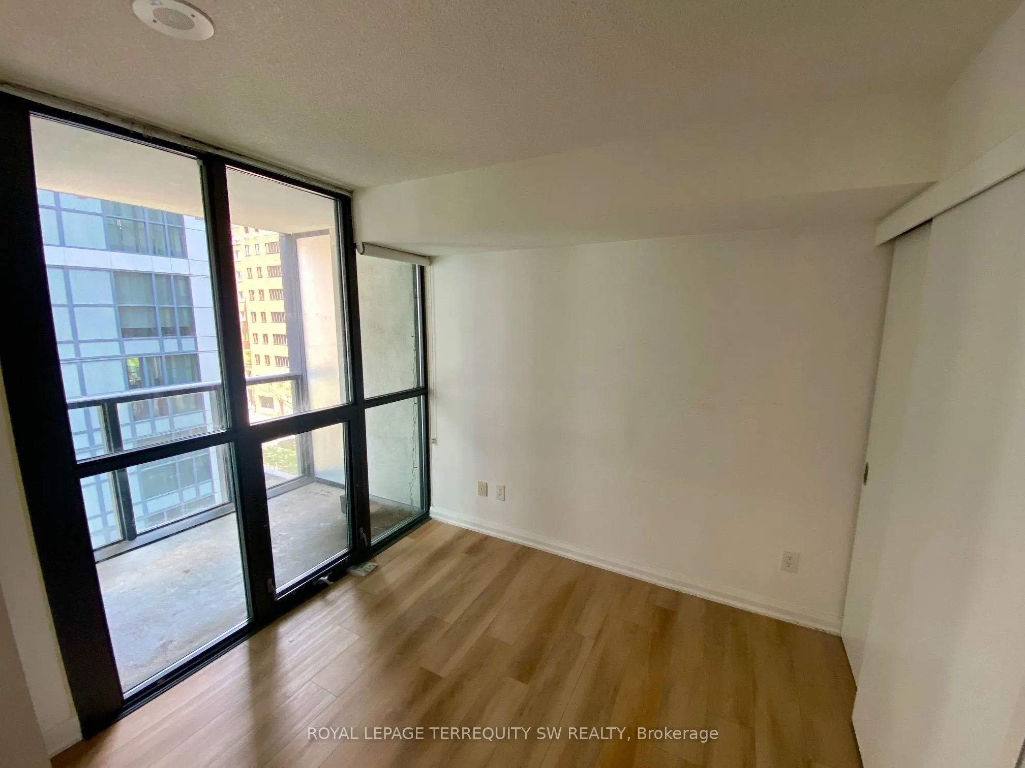 110 Charles Street E, #707