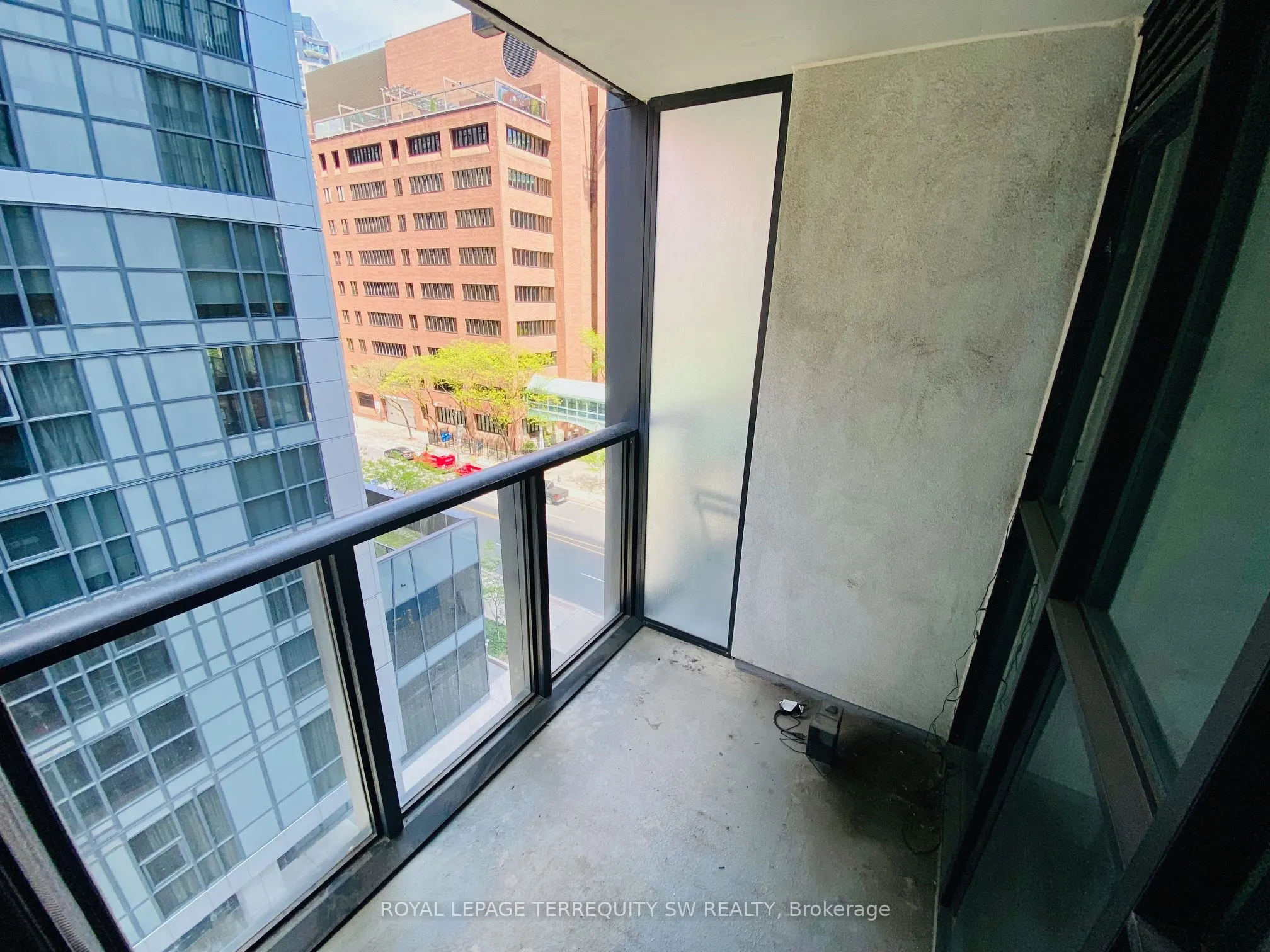 110 Charles Street E, #707