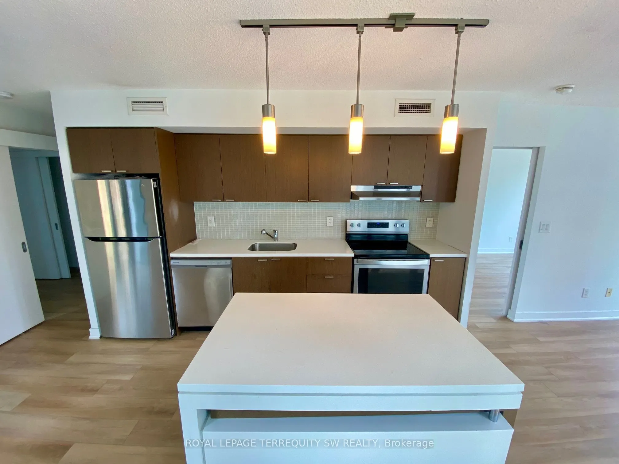 110 Charles Street E, #707