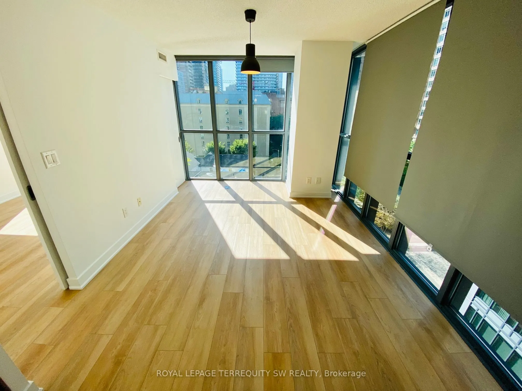 110 Charles Street E, #707