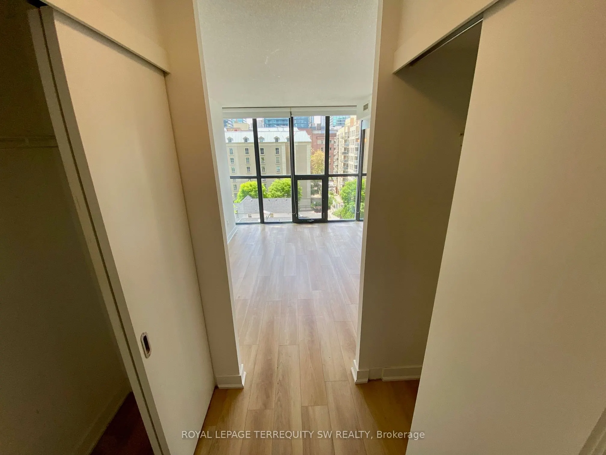 110 Charles Street E, #707