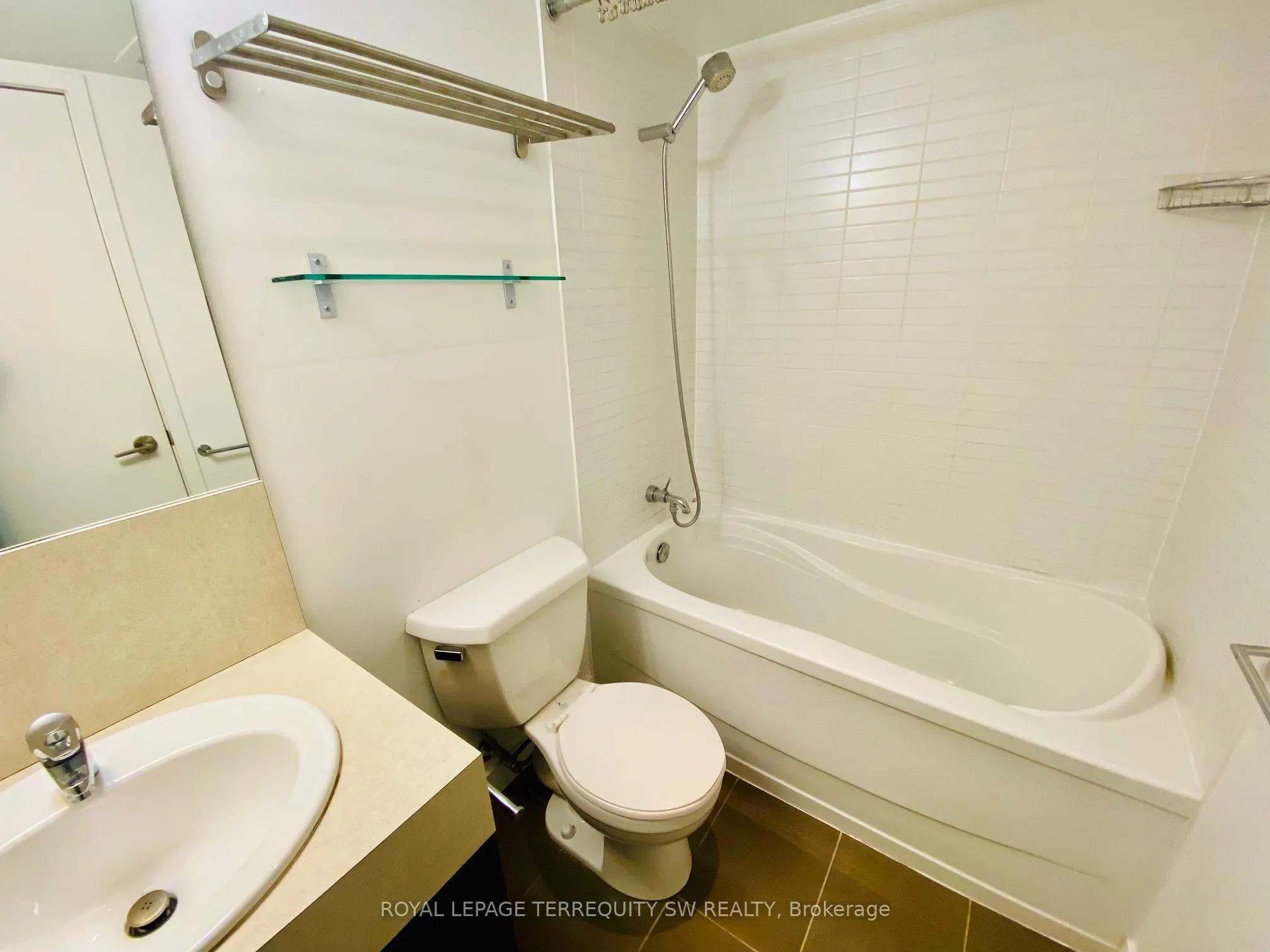 110 Charles Street E, #707