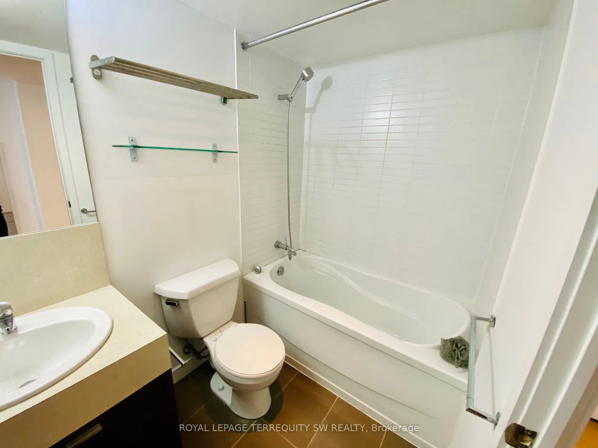 110 Charles Street E, #707