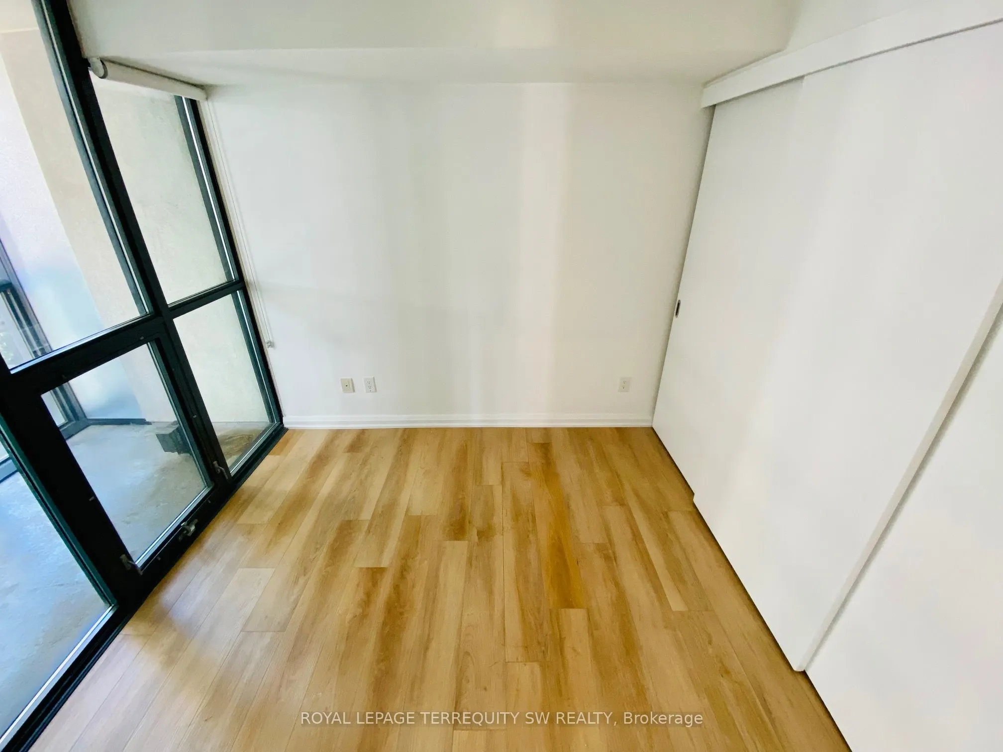 110 Charles Street E, #707