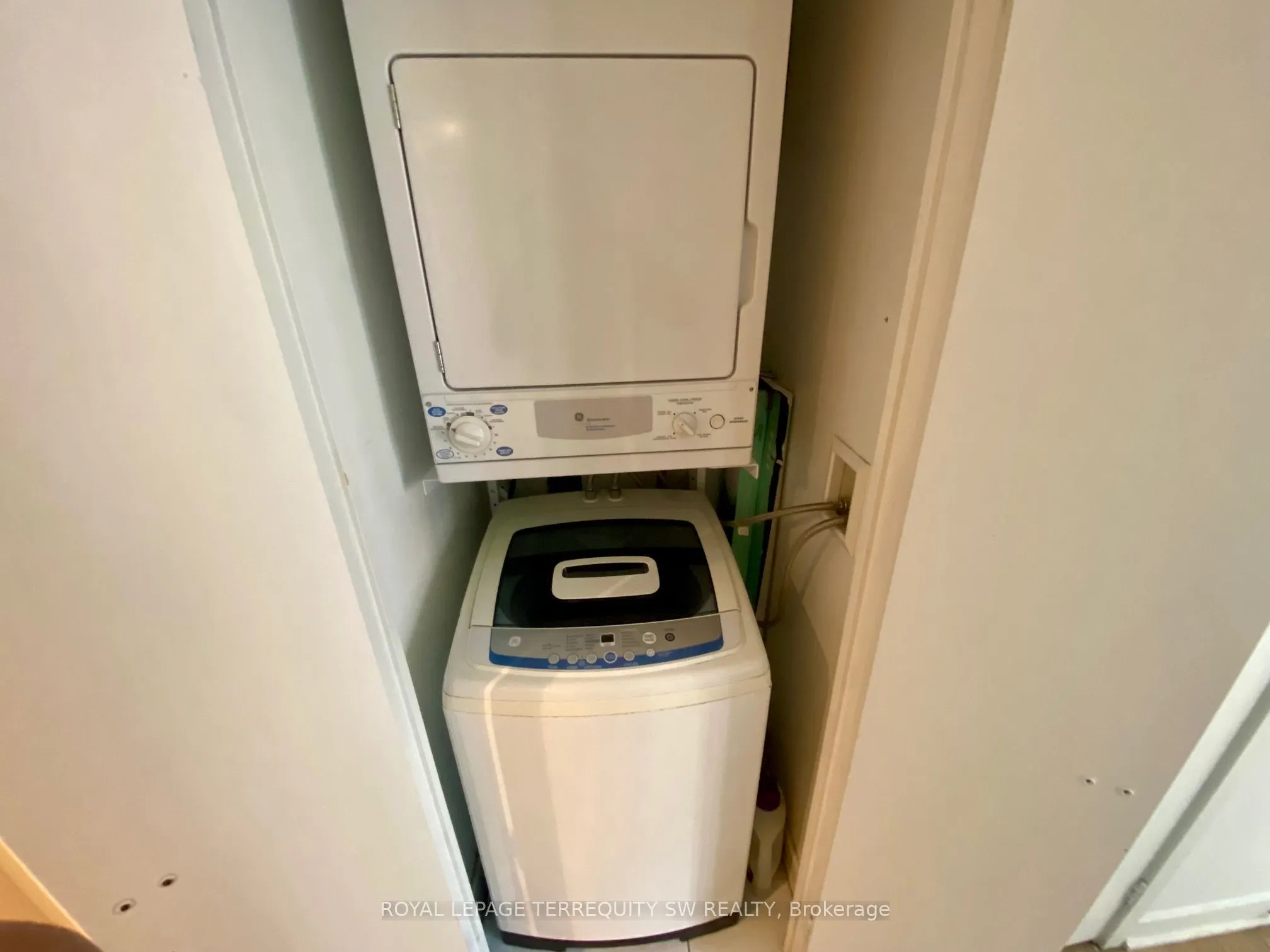 110 Charles Street E, #707