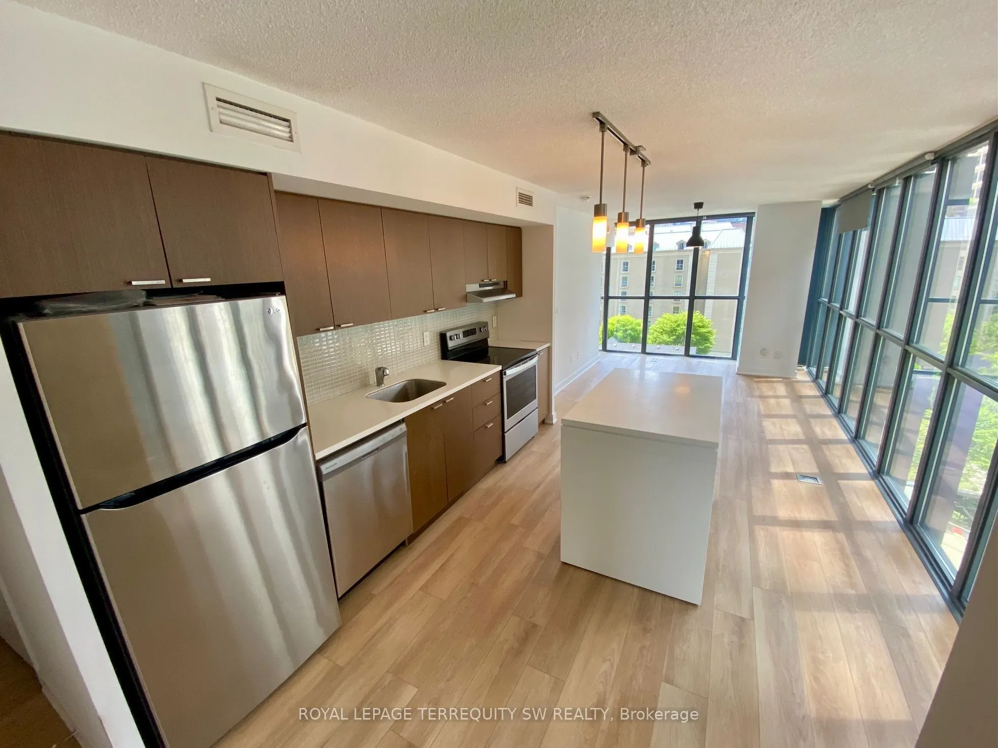 110 Charles Street E, #707