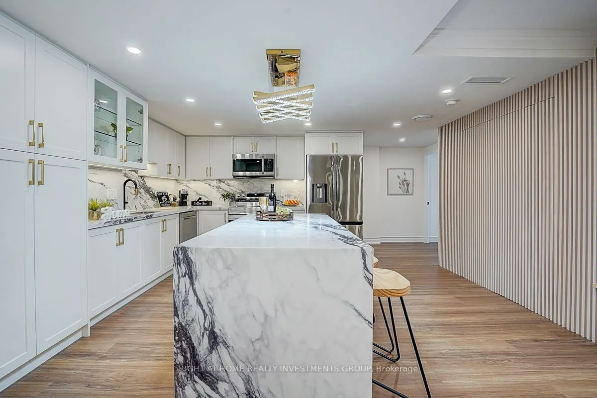 65 Spring Garden Avenue, #808