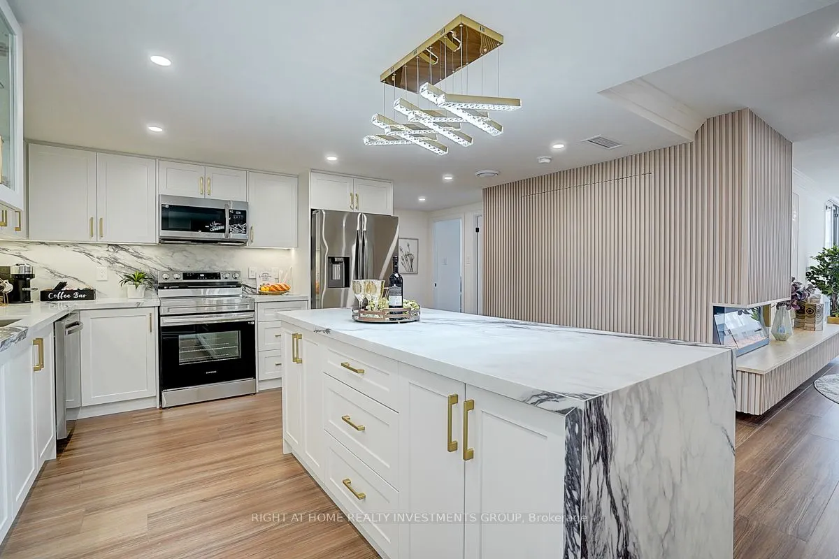 65 Spring Garden Avenue, #808