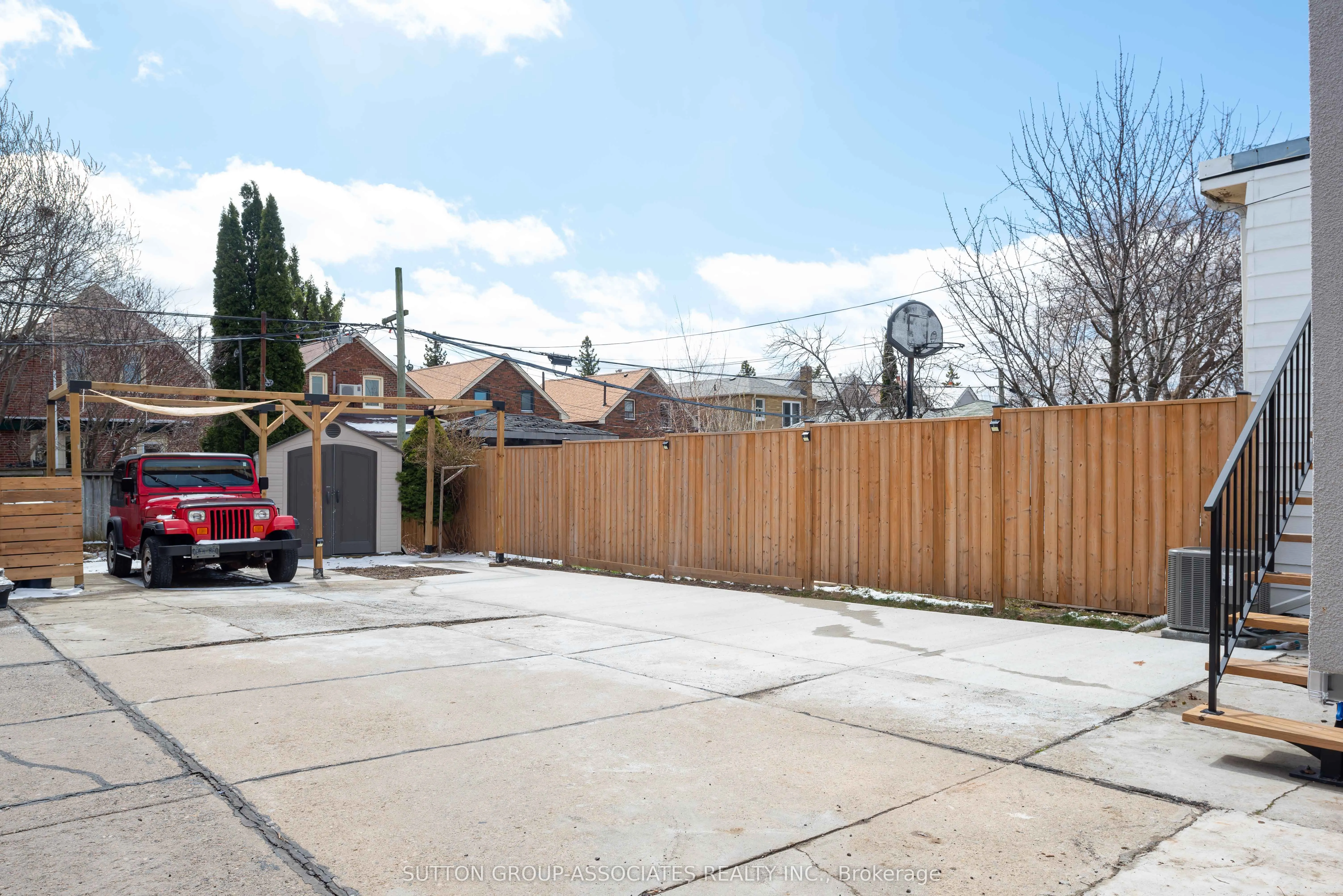 33 Lanark Avenue