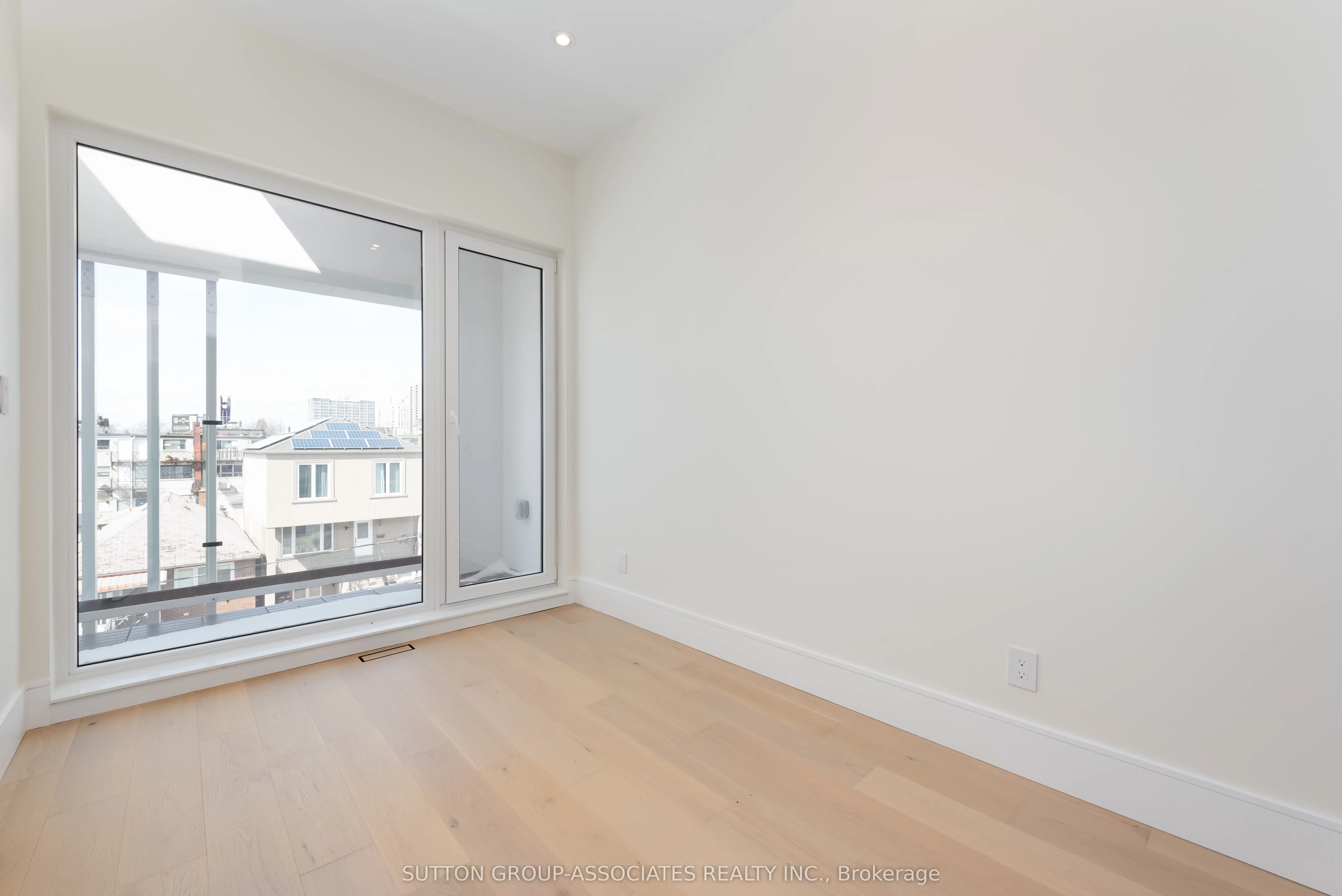 33 Lanark Avenue