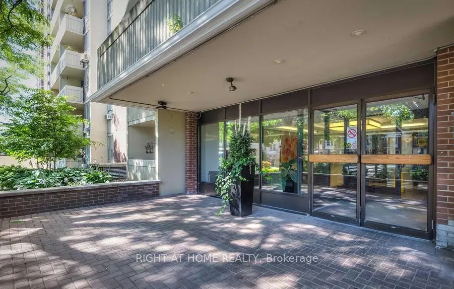 40 Homewood Avenue, #908