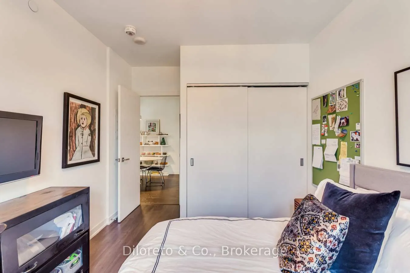 223 St Clair Avenue W, #406