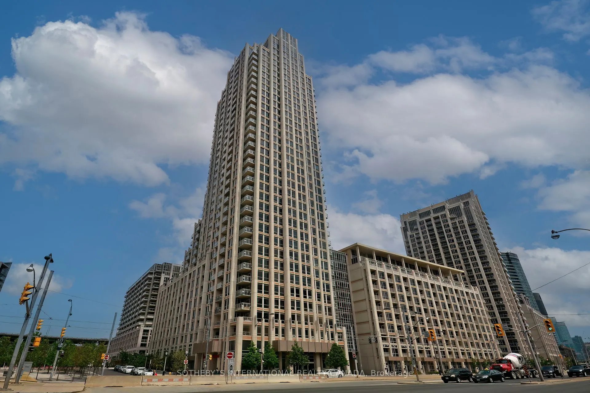628 Fleet Street, #1018