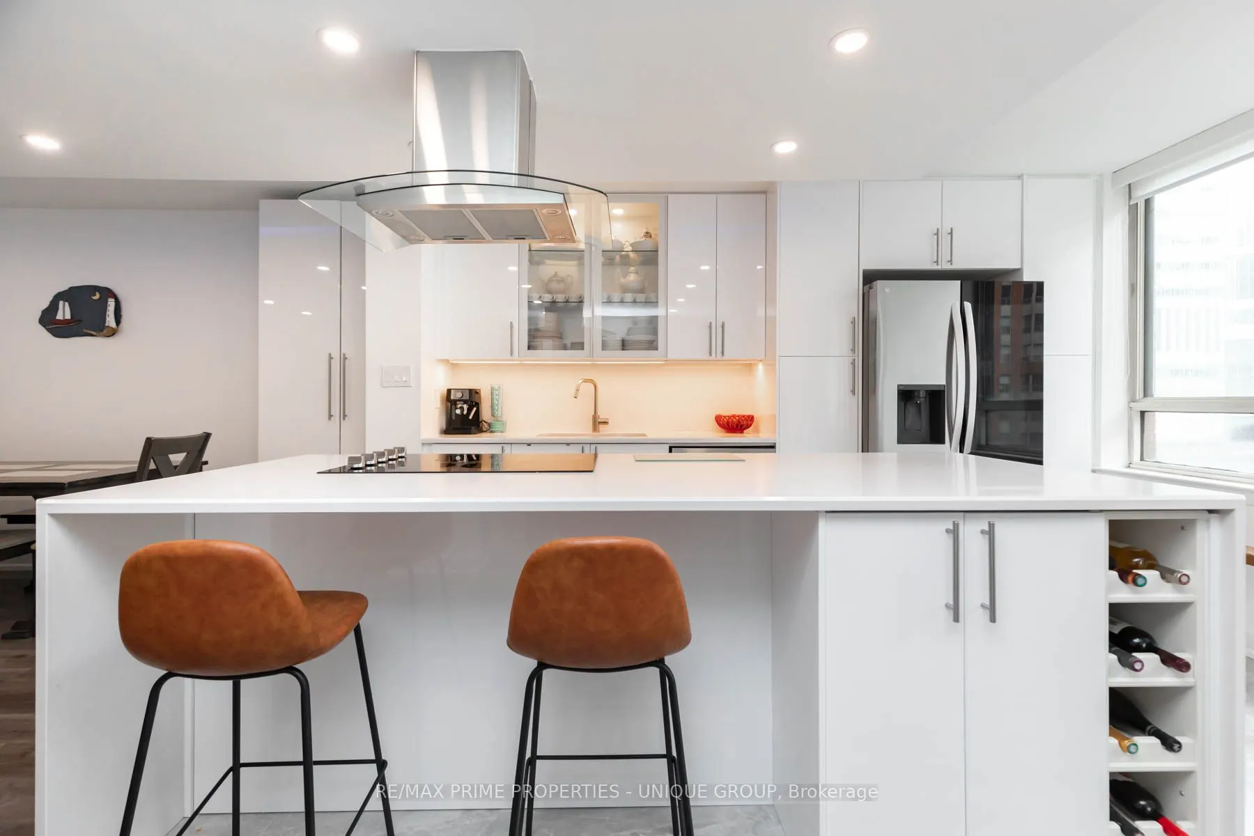 633 Bay Street, #903