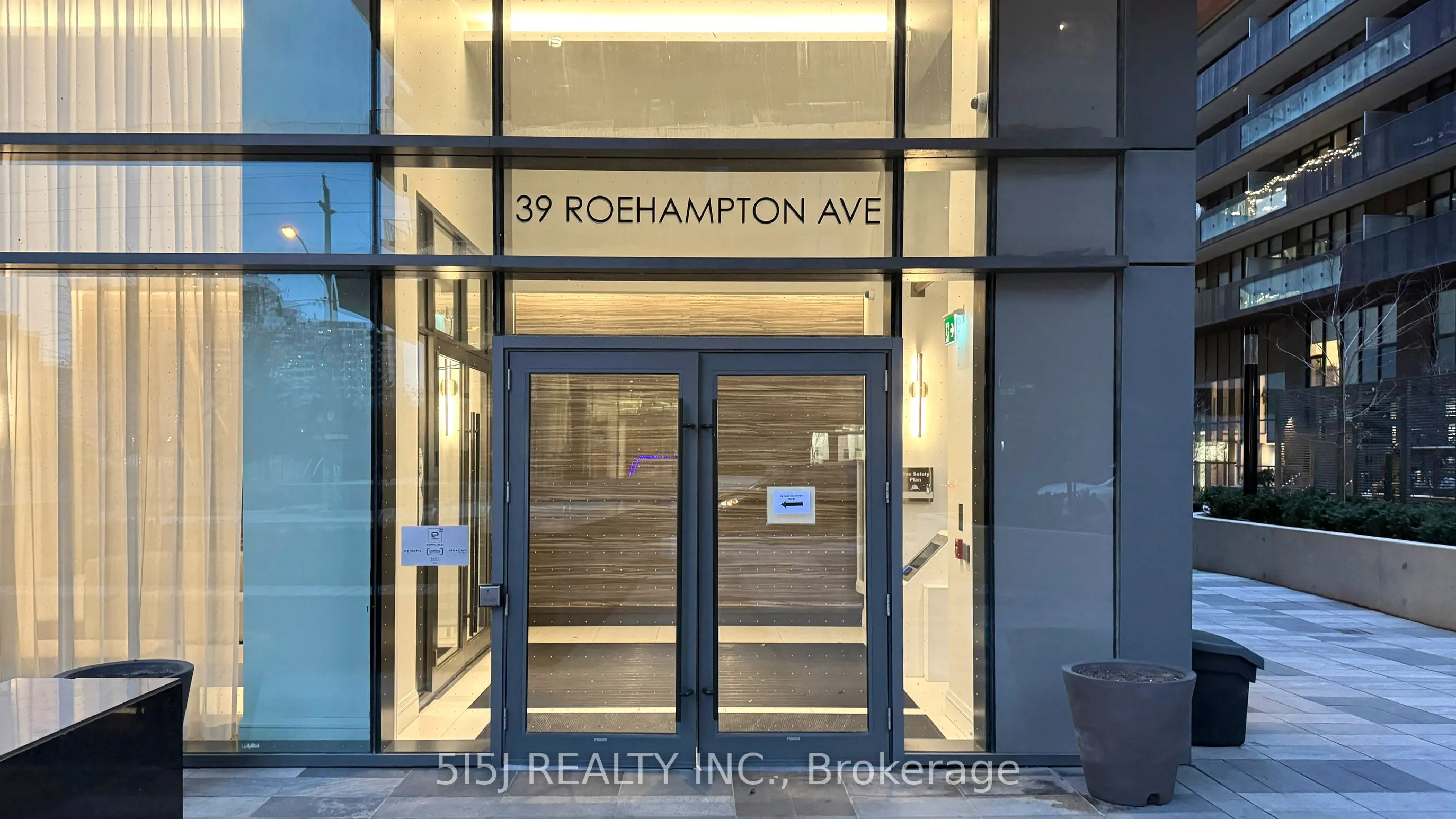 39 Roehampton Avenue #3708