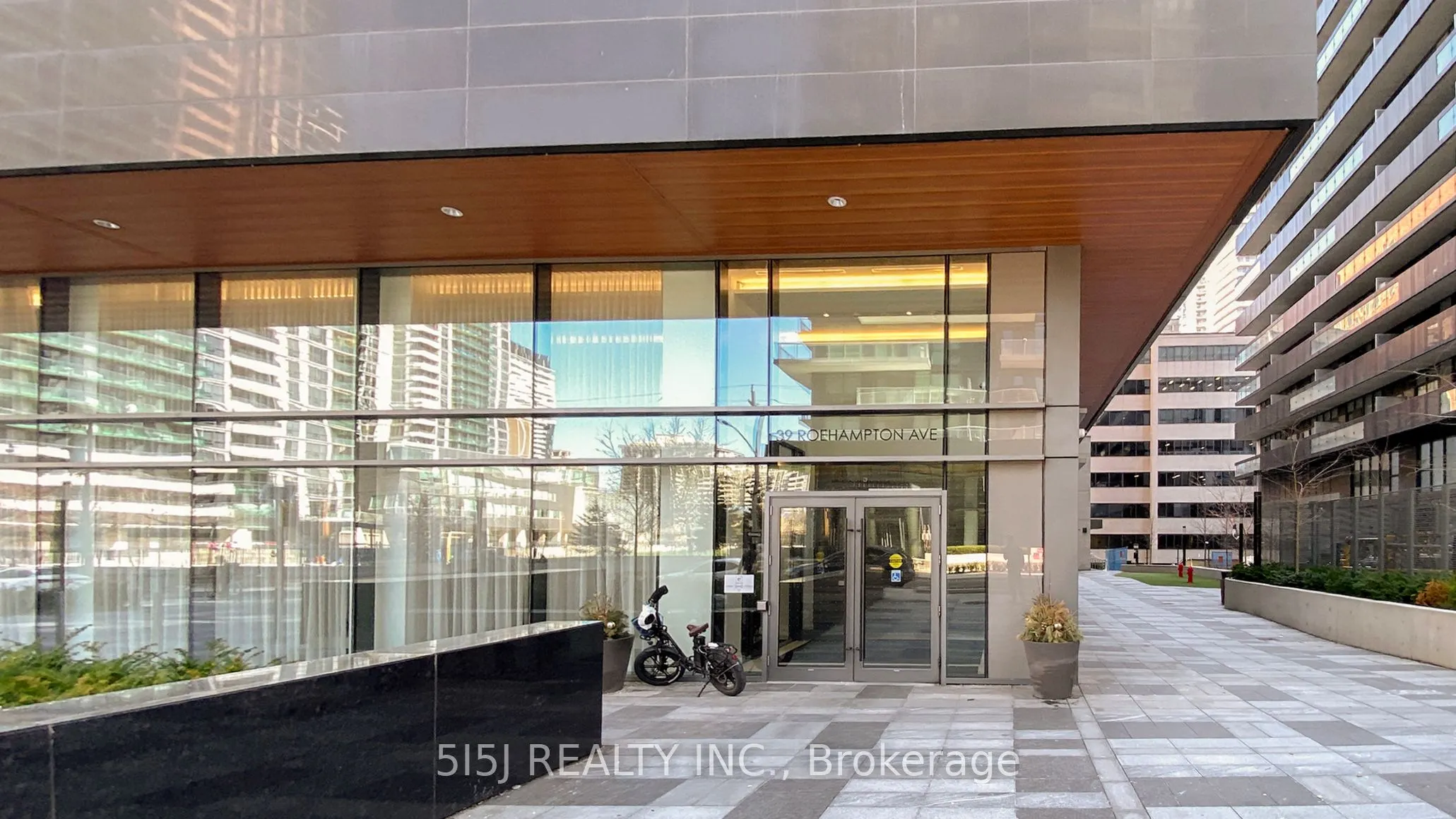 39 Roehampton Avenue #3708