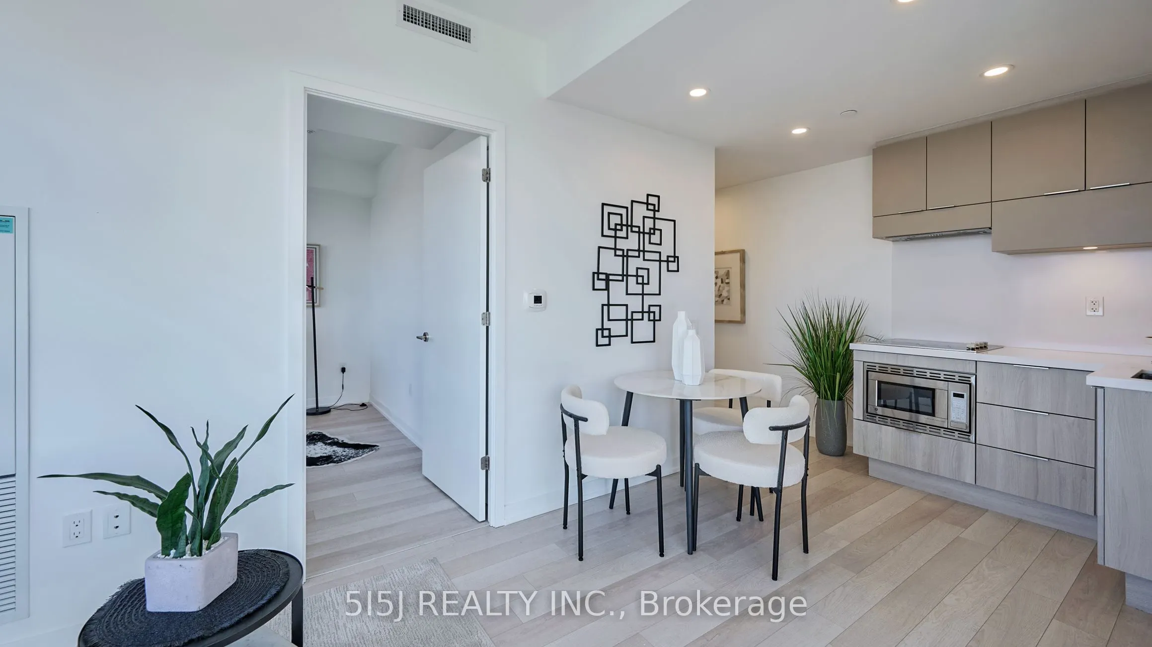39 Roehampton Avenue #3708