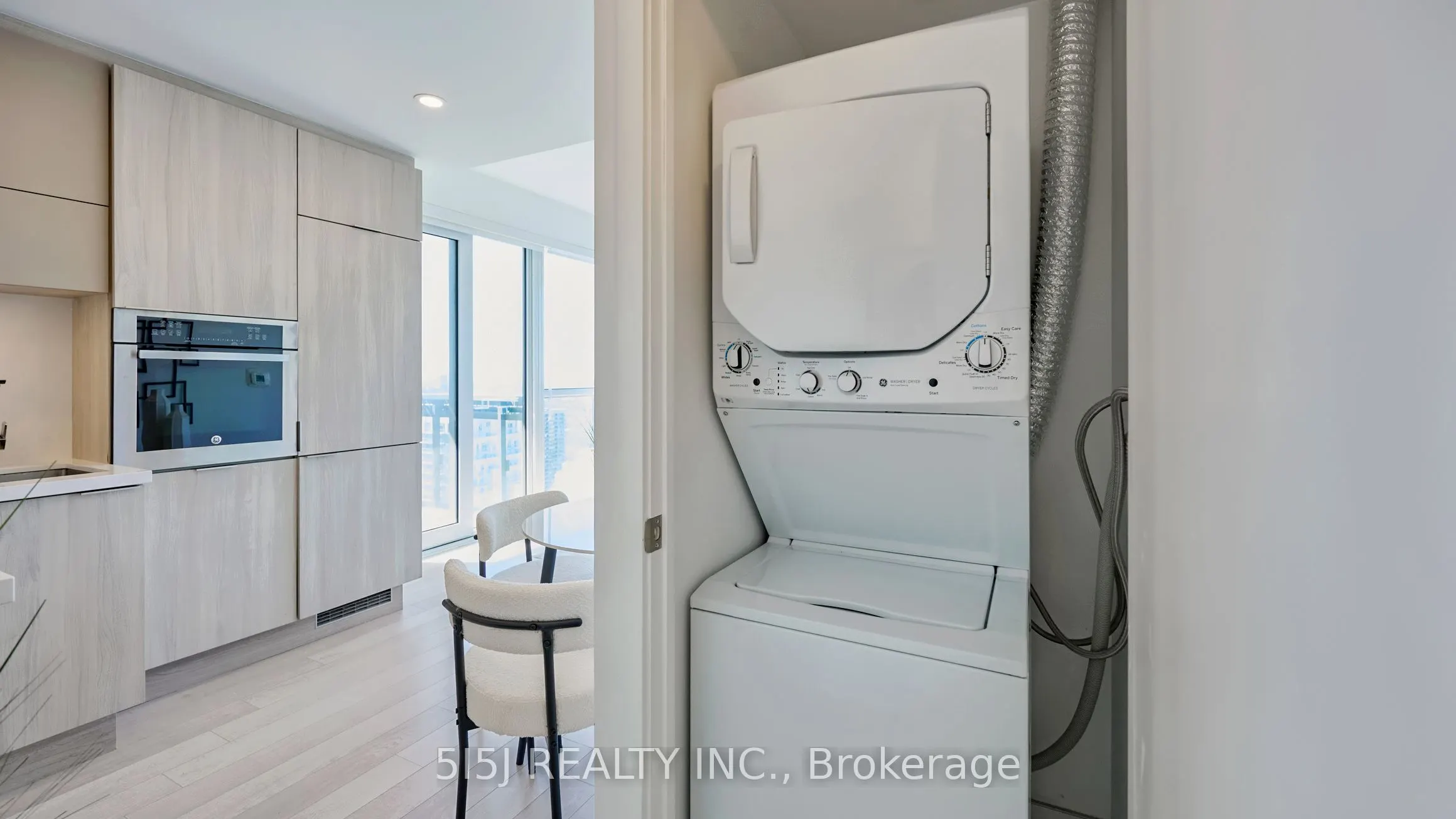 39 Roehampton Avenue #3708