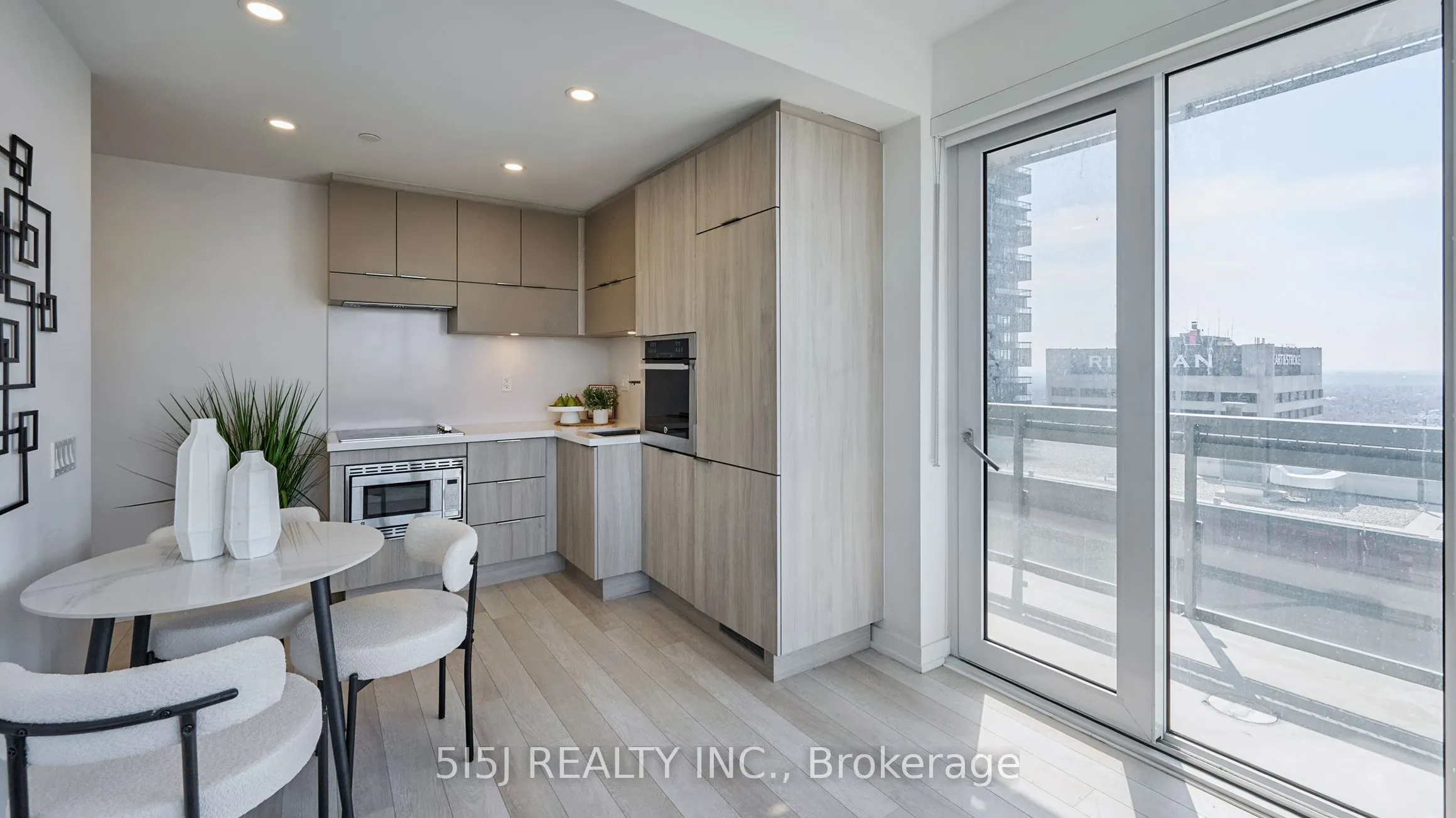 39 Roehampton Avenue #3708