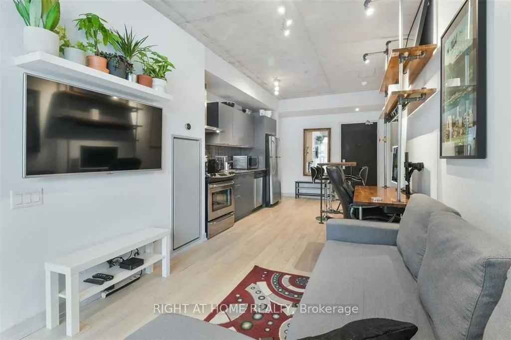 650 King Street W, #602