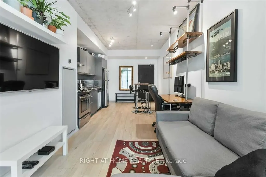 650 King Street W, #602