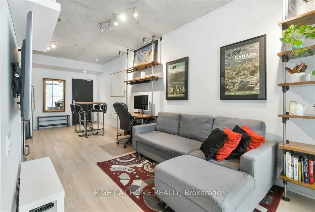 650 King Street W, #602